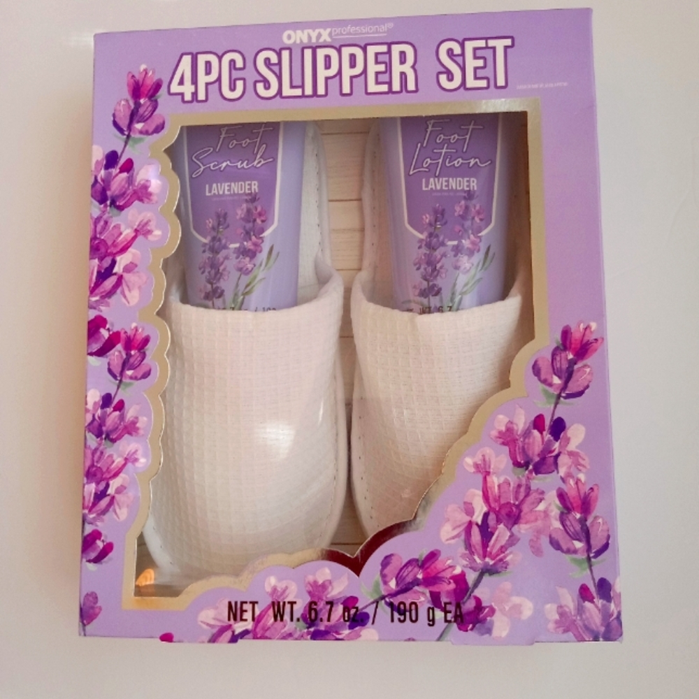 4 Piece Slipper Set by Onyx - 1 Pair of Slippers, Lavender Foot Scrub and Lotion